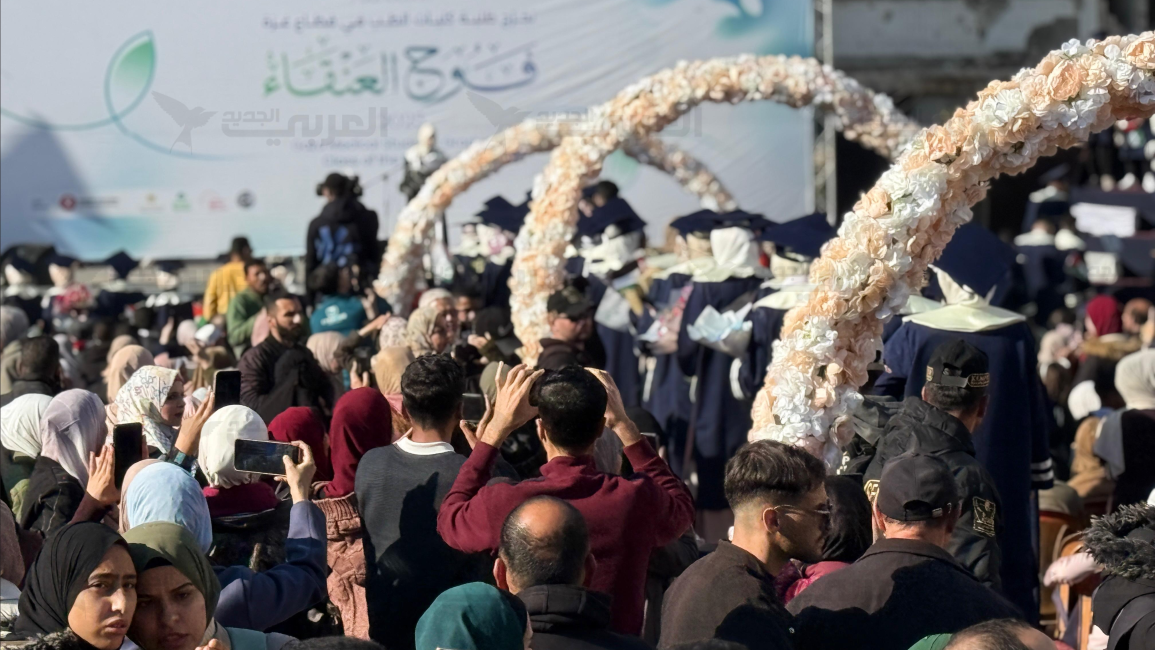 غزة تحتفل بتخريج 230 طبيبا في جامعتي الأزهر والإسلامية
