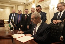 شعث يوقع بيان مهمة اللجنة الوطنية لإدارة غزة