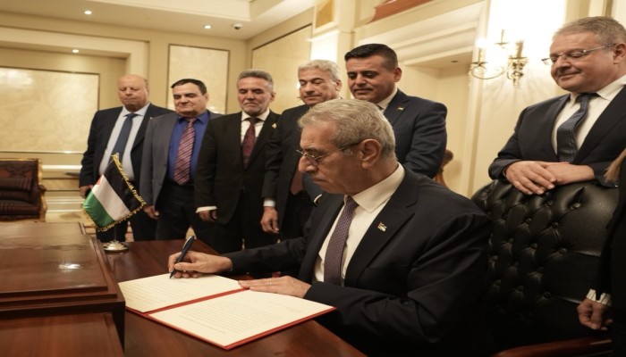 شعث يوقع بيان مهمة اللجنة الوطنية لإدارة غزة