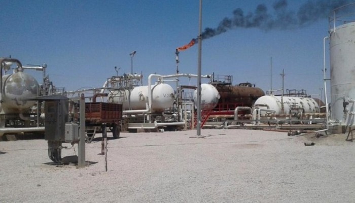 تسليم أولى شحنات النفط السوري من حقلي العمر والتنك