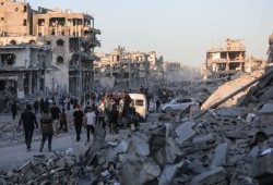 خروقات الاحتلال مستمرة في غزة.. قصف جوي وتفجير روبوتات