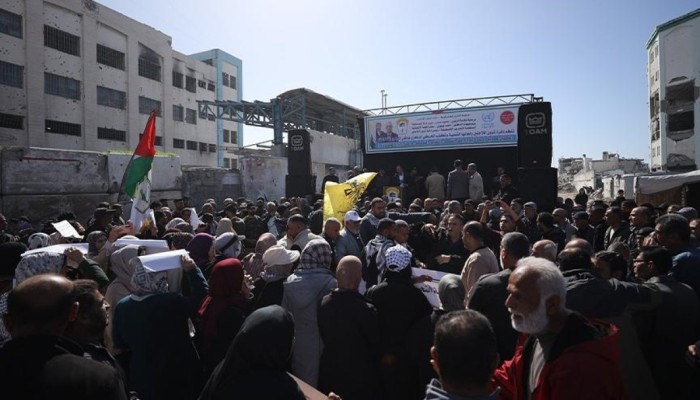 احتجاج أمام مقر الأونروا بغزة رفضاً لمحاولة تصفيتها