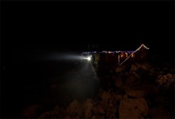 شباب يحرسون بلدة سنجل من اعتداءات المستوطنين