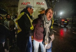 بريطانيا تقمع حرية التعبير والتضامن مع فلسطين