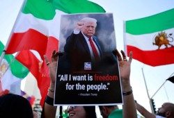 الجارديان: ترامب ينافس بوش في أسوأ قرار للحرب ويقامر بغزو إيران