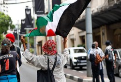 منظمة صهيونية وراء رحلات تهجير فلسطينيين من غزة