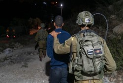 قوات الاحتلال تشن حملة اقتحامات بالضفة وتعتقل11 مواطنًا