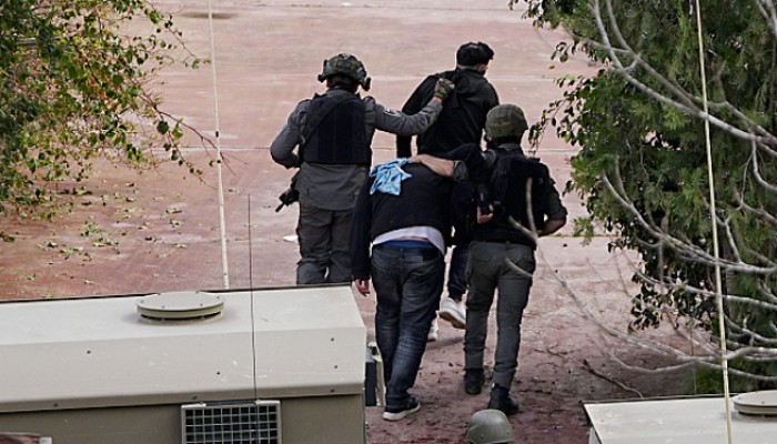 الاحتلال يشن حملة واسعة في الضفة ويعتقل رعاة ومسنّين