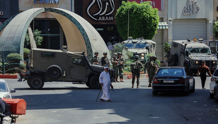 قوات الاحتلال تشن حملة واسعة في الضفة وتعتقل العشرات