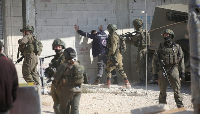 الاحتلال يشن حملة اعتقالات بالضفة وتصاعد هجمات المستوطنين