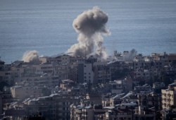 العدو الصهيوني يواصل قصف لبنان ويرفض شموله بالهدنة