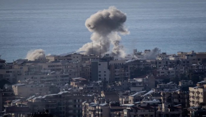 العدو الصهيوني يواصل قصف لبنان ويرفض شموله بالهدنة