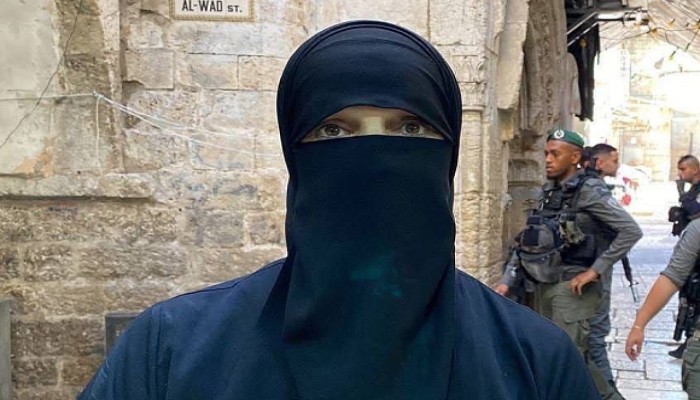 الاحتلال يفرج عن المرابطة منتهى أمارة ويبعدها عن الأقصى