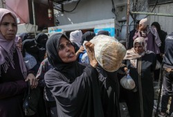 هندسة التجويع بغزة.. أزمة الدقيق تهدد بانهيار منظومة الخبز