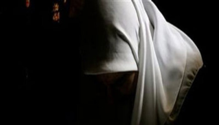 أعيش في عزلة وفقدان للأعصاب وتوتر مع زوجي!!