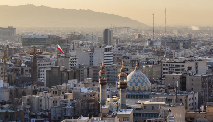 إيران تتوعد بالرد على احتجاز سفينة وتنفي استئناف المفاوضات