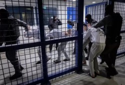 نشر بيانات 35 معتقلاً من غزة في سجون الاحتلال