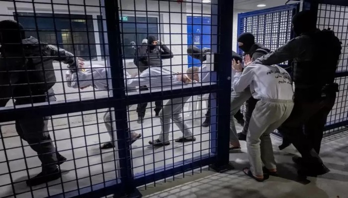 نشر بيانات 35 معتقلاً من غزة في سجون الاحتلال