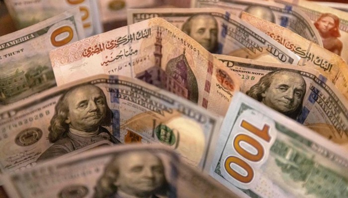 سعر الدولار يقترب من54 جنيهاً