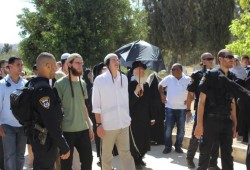 صهاينة يدنسون المسجد الأقصى في يوم عرفة
