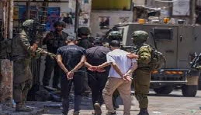 الاحتلال يعتقل 17 فلسطينيا في الضفة
