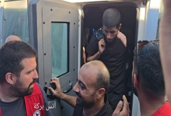 الإفراج عن 10 أسرى من غزة بحالة صحية متدهورة