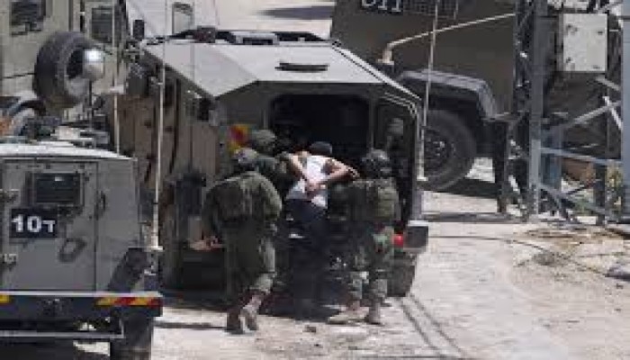 الاحتلال يعتقل 11 فلسطينيا في الضفة والقدس