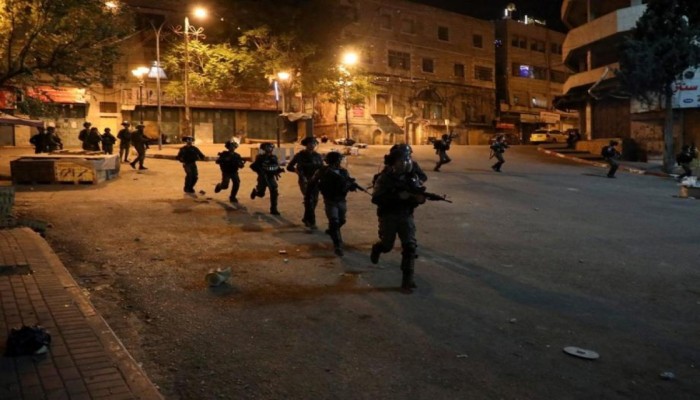 الاحتلال يشن حملة دهم واعتقالات في الضفة والقدس