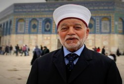 لجنة القدس تدين اعتقال المفتي وإبعاده عن الأقصى