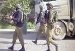 الاحتلال يشن حملة اقتحامات واعتقالات في الضفة والقدس