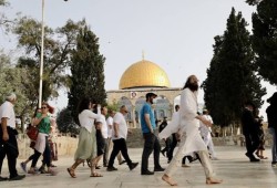 عشرات الصهاينة يقتحمون الأقصى بحماية قوات الاحتلال