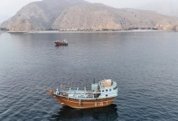 إيران تضع شروطا لفتح مضيق هرمز واستهداف سفينة إماراتية