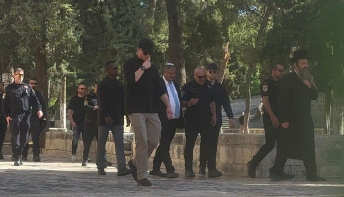 الإرهابي بن غفير يقتحم الأقصى ويؤدي طقوسًا تلمودية