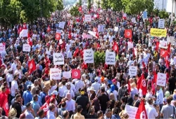 مظاهرات حاشدة في تونس تطالب برحيل قيس سعيد