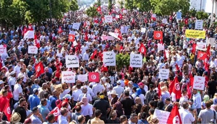 مظاهرات حاشدة في تونس تطالب برحيل قيس سعيد