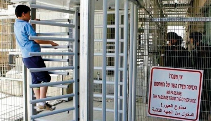 221 حاجزا للاحتلال في الخليل تقطّع الحياة وتراكم الغضب